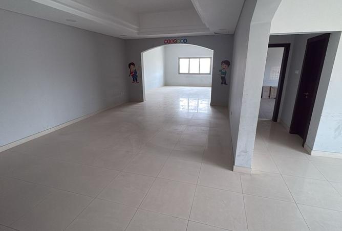 984305 - Property Image 2