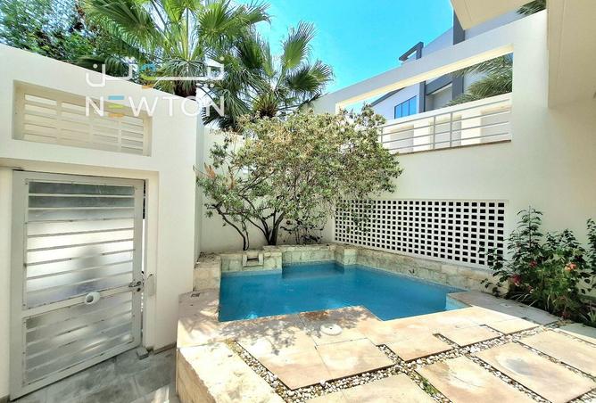 987800 - Property Image 2