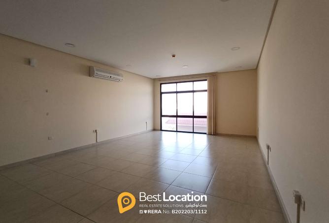 921392 - Property Image 2