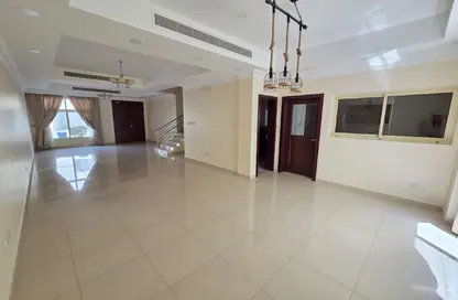 فيلا - 3 غرف نوم - 4 حمامات للايجار في جرداب - المحافظة الوسطى