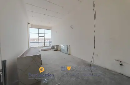 Shop - Studio - 4 Bathrooms for rent in Jidhafs - Northern Governorate