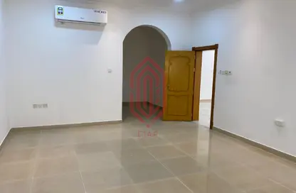 Villa - 5 Bedrooms - 4 Bathrooms for rent in Sanad - Central Governorate