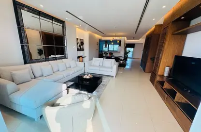 Apartment - 3 Bedrooms - 5 Bathrooms for rent in Reef Island - Capital Governorate