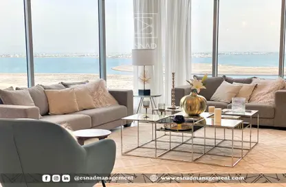 Living Room image for: Apartment - 2 Bedrooms - 3 Bathrooms for sale in Durrat Marina - Durrat Al Bahrain - Southern Governorate, Image 1