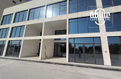متجر - استوديو - 2 حمامات للايجار في سترة - المحافظة الوسطى