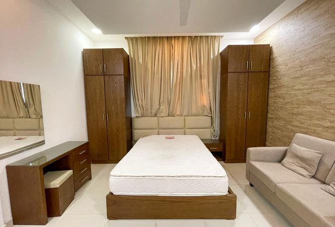 989937 - Property Image 2