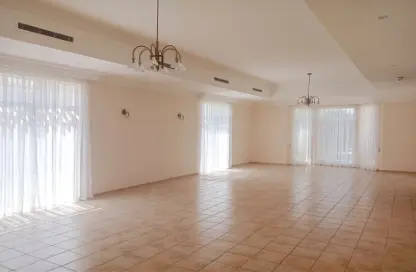 Villa - 4 Bedrooms - 5 Bathrooms for rent in Saar - Northern Governorate