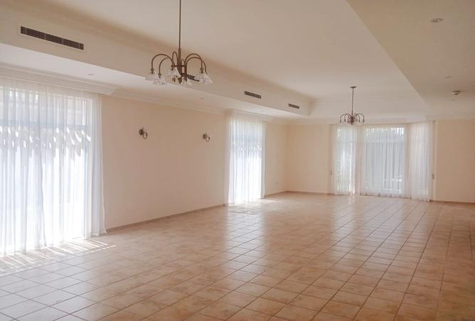 972353 - Property Image 3