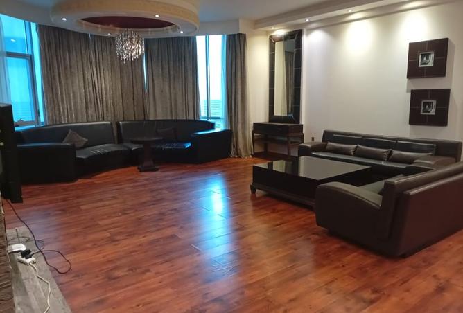 983684 - Property Image 2