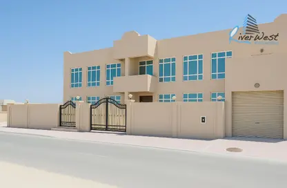 فيلا - 4 غرف نوم - 5 حمامات للبيع في البسيتين - المحرق