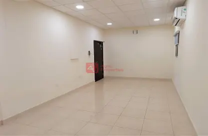 Empty Room image for: Apartment - 2 Bedrooms - 2 Bathrooms for rent in Um Al Hasam - Manama - Capital Governorate, Image 1