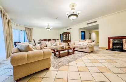 Apartment - 3 Bedrooms - 4 Bathrooms for rent in Al Juffair - Capital Governorate