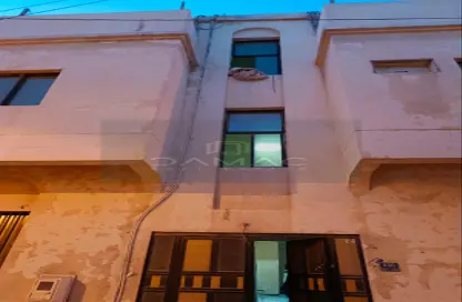 عمارة بالكامل - استوديو - 8 حمامات للبيع في المحرق - المحرق