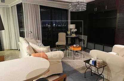 Apartment - 2 Bedrooms - 3 Bathrooms for rent in Reef Island - Capital Governorate