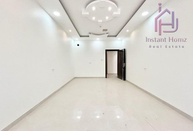 985421 - Property Image 2