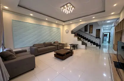 Villa - 4 Bedrooms - 5 Bathrooms for rent in Busaiteen - Muharraq Governorate