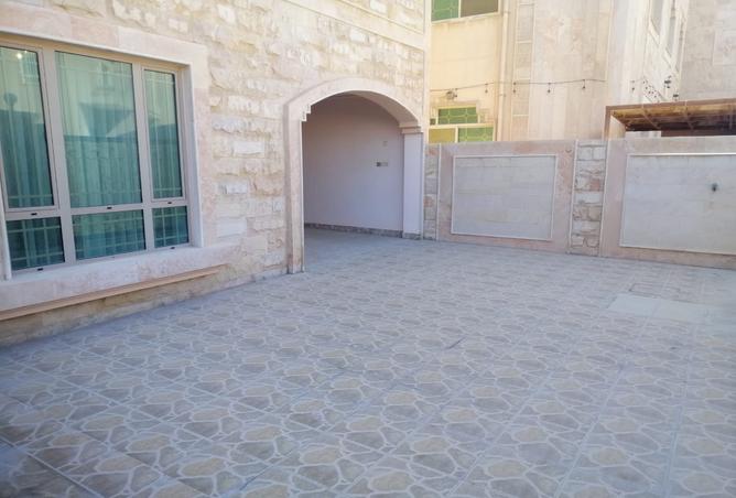 989339 - Property Image 2