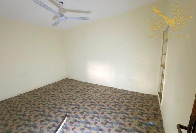 989551 - Property Image 3