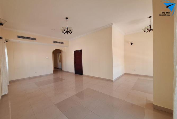 957627 - Property Image 2