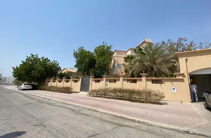 فيلا - 5 غرف نوم - 5 حمامات للبيع في مدينة حمد - المحافظة الشمالية