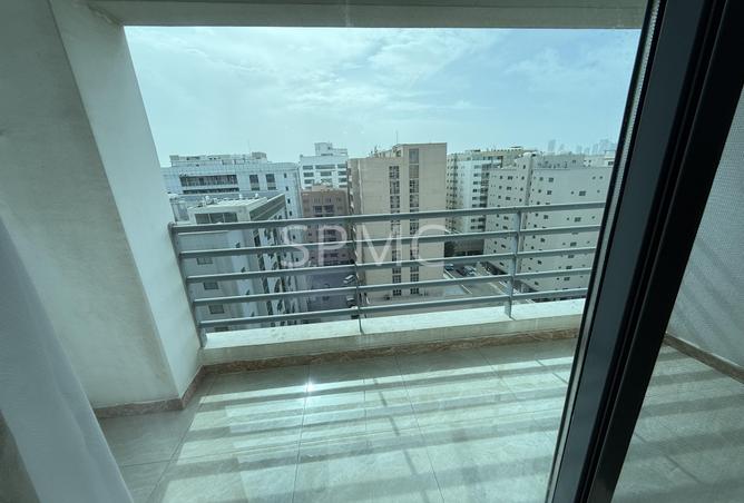 992105 - Property Image 2