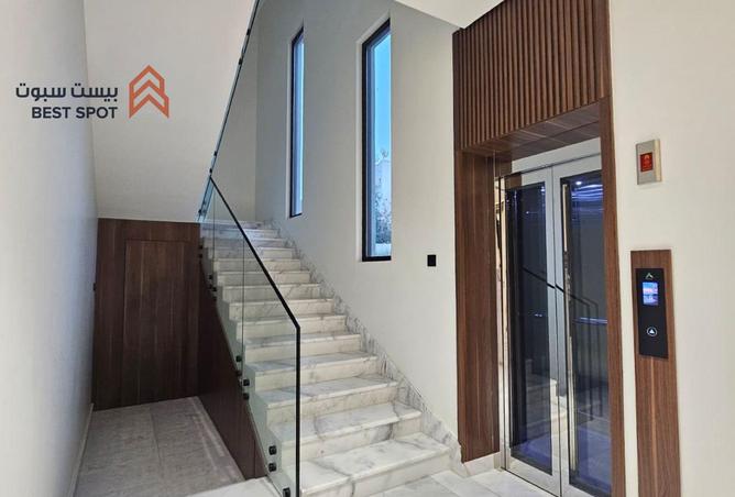 985639 - Property Image 3