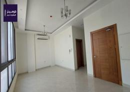 صورةغرفة فارغة لـ: شقة - 3 غرف نوم - 2 حمامات للكراء في توبلي - المحافظة الوسطى, صورة 1