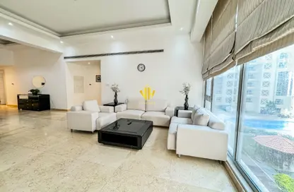 Apartment - 2 Bedrooms - 2 Bathrooms for rent in Al Juffair - Capital Governorate