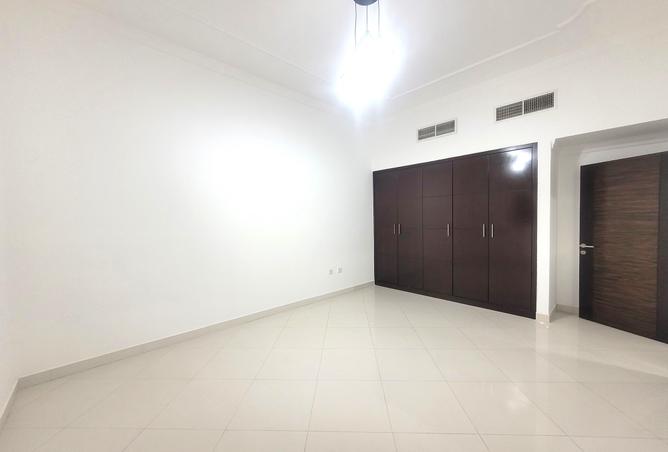 896128 - Property Image 3