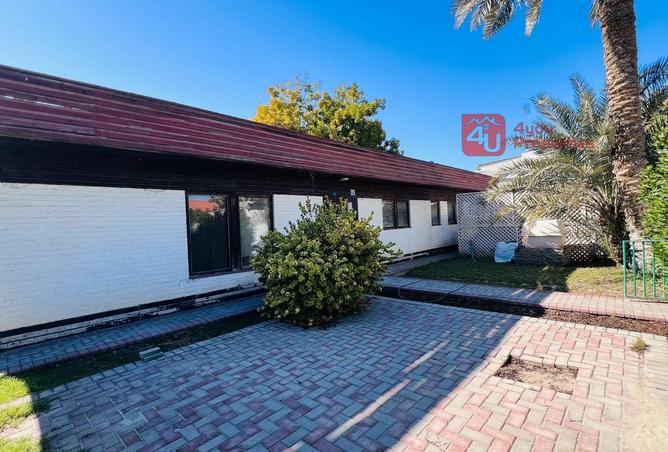 983828 - Property Image 2