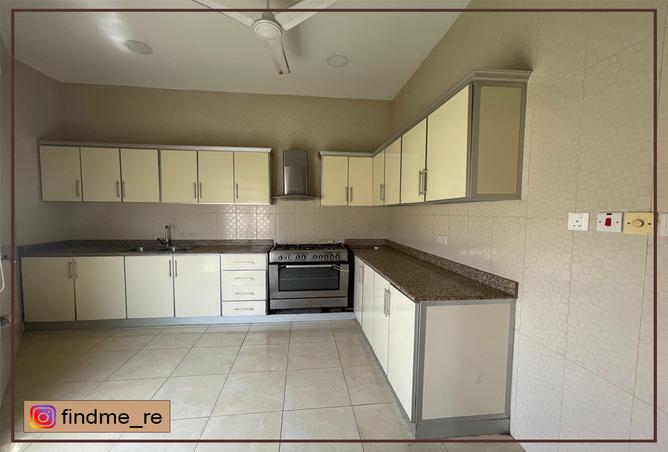 956658 - Property Image 2