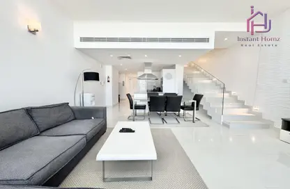 Duplex - 3 Bedrooms - 4 Bathrooms for rent in Al Juffair - Capital Governorate