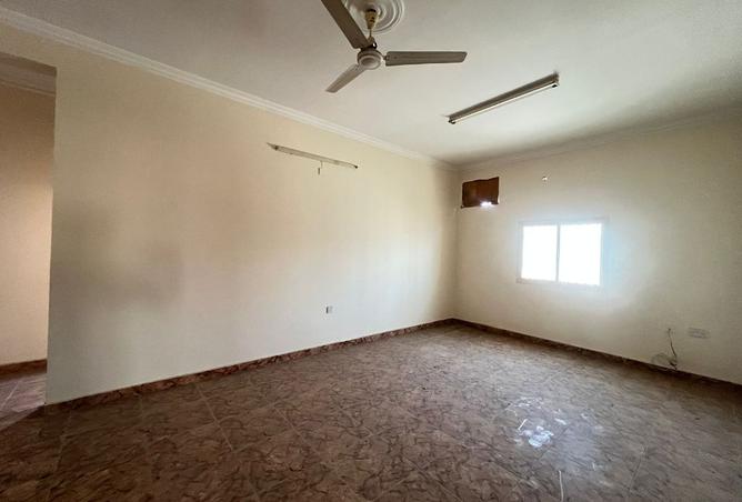 987423 - Property Image 2