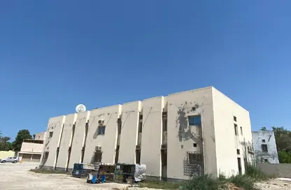 Whole Building - 7+ Bedrooms - 7+ Bathrooms for rent in Tubli - Central Governorate
