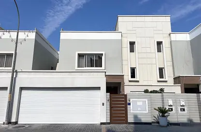 فيلا - 3 غرف نوم - 4 حمامات للبيع في ديرة العيون - ديار المحرق - المحرق