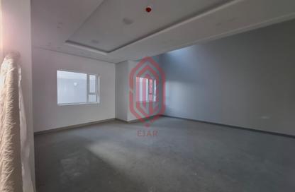 Show Room - Studio - 2 Bathrooms for rent in Al Qadam - Northern Governorate