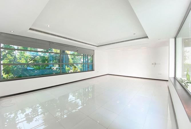 990373 - Property Image 3