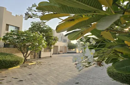مجمع سكني - 5 غرف نوم - 7 حمامات للبيع في الجنبية - المحافظة الشمالية
