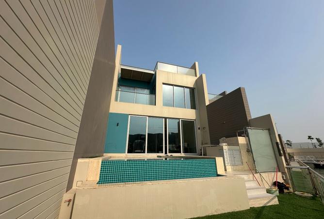 979449 - Property Image 2