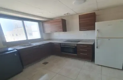 Apartment - 1 Bedroom - 1 Bathroom for rent in Al Burhama - Manama - Capital Governorate