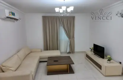Living Room image for: Apartment - 3 Bedrooms - 4 Bathrooms for sale in Sanad - Central Governorate, Image 1