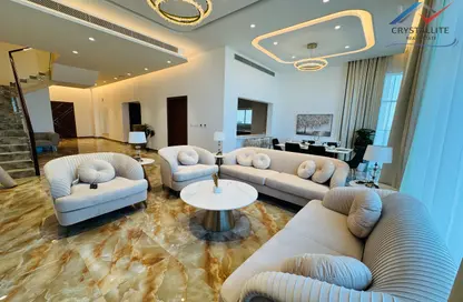 Duplex - 3 Bedrooms - 5 Bathrooms for rent in Seef - Capital Governorate