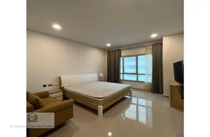 Room / Bedroom image for: Apartment - 1 Bathroom for rent in Janabiya - Northern Governorate, Image 1