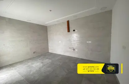 Empty Room image for: Villa - 4 Bedrooms - 4 Bathrooms for sale in Karrana - Northern Governorate, Image 1
