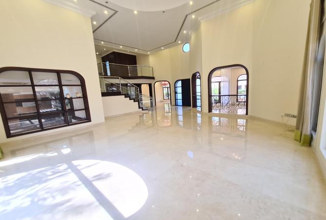 989788 - Property Image 3