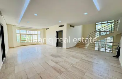 Villa - 5 Bedrooms - 6 Bathrooms for rent in Tubli - Central Governorate