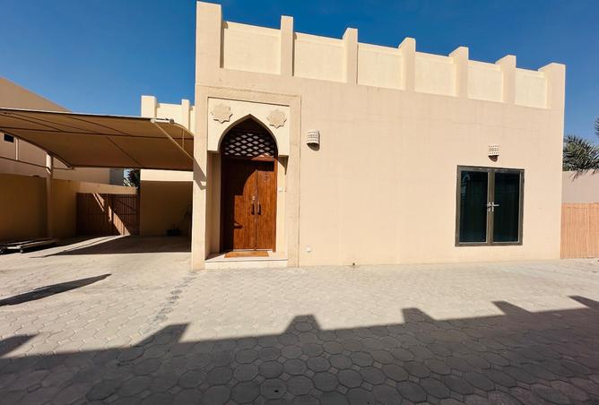 989386 - Property Image 2