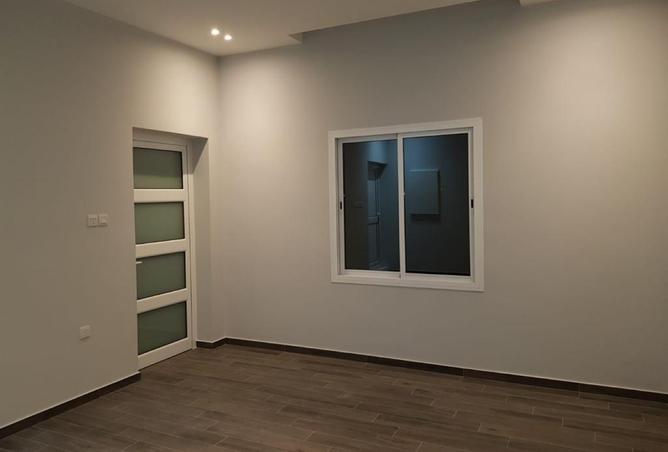 957740 - Property Image 2
