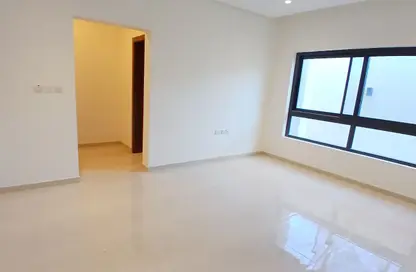 Apartment - 4 Bedrooms - 4 Bathrooms for rent in Busaiteen - Muharraq Governorate