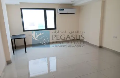 Office Space - Studio - 2 Bathrooms for rent in Sanad - Central Governorate